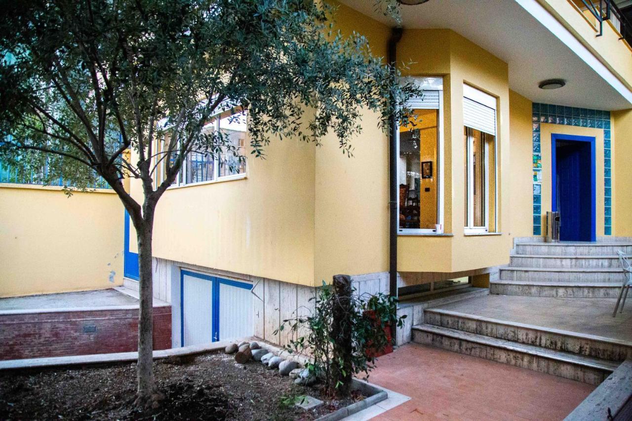 Blue Door Hostel Tirana Exterior photo